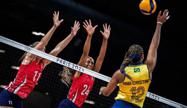 在进入半决赛之前,巴西女排一场未失,以3-0战胜了肯尼亚,日本,波兰和