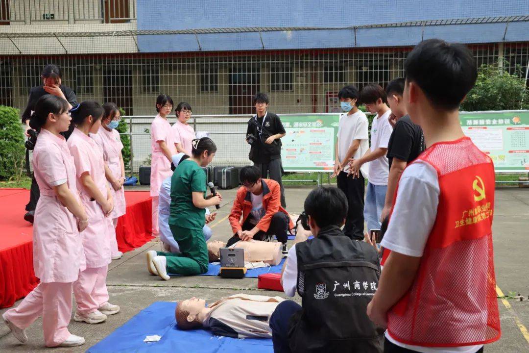 带你直击校园火灾逃生疏散演练现场→