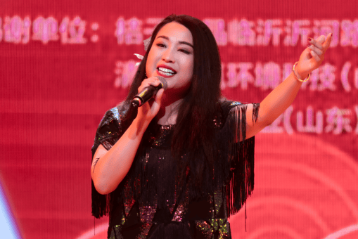 《我只在乎你》,《你怎么说》星光大道女低音炮冠军歌手利蓉演唱了