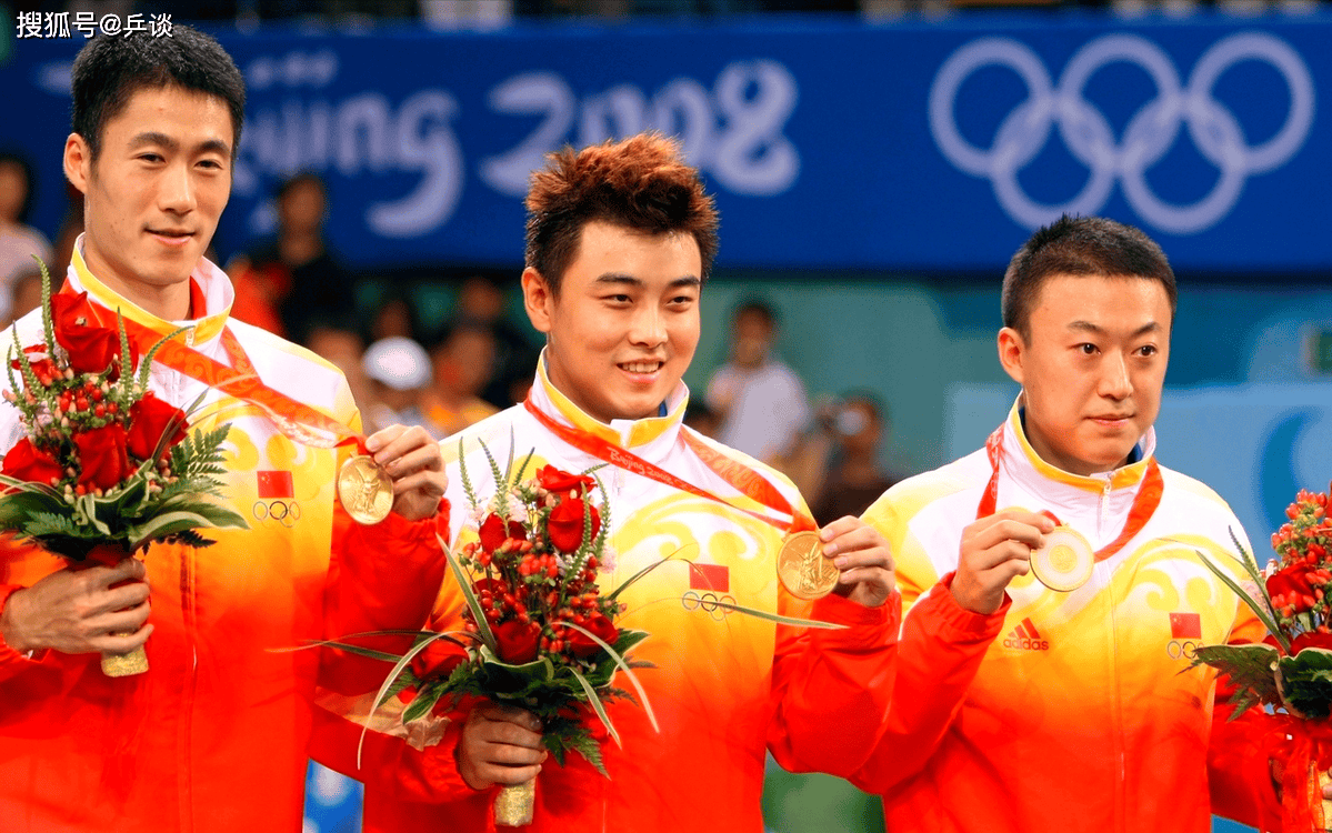 王励勤马琳王皓巴黎庆功合影,包揽5冠喜笑颜开!