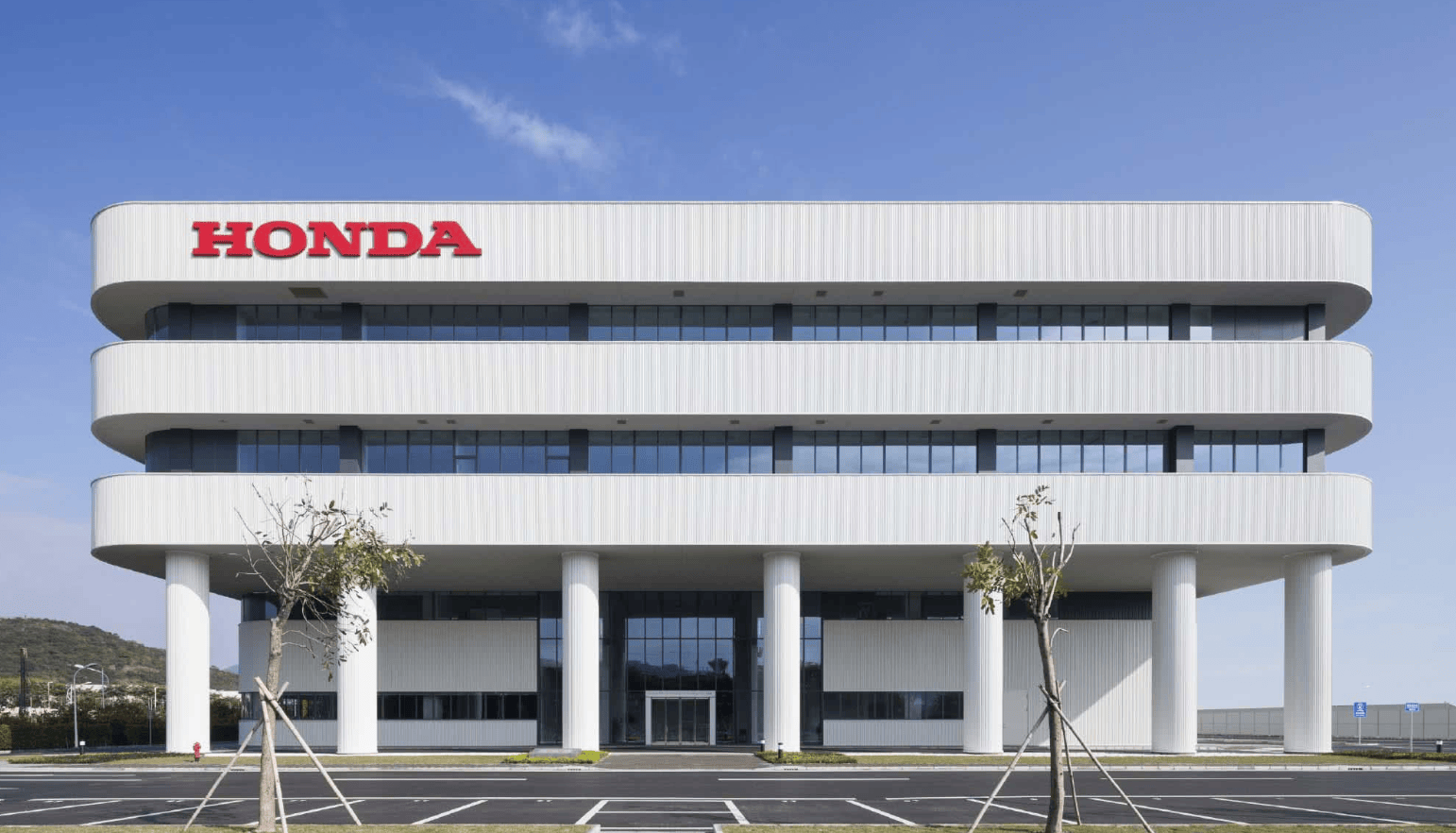 黑芝麻智能正式在香港交易所主板挂牌上市；MG在墨西哥建立工厂和研发中心