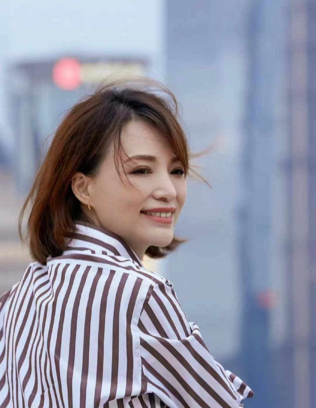 原创            摄影师爆料，董卿自由了，引发热议-董卿制作人