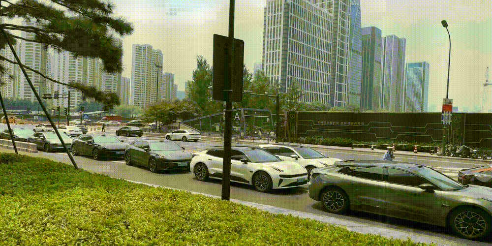 突发!老车主冲进总部大楼维权,极氪半年改款两次引争议_搜狐汽车_搜狐网