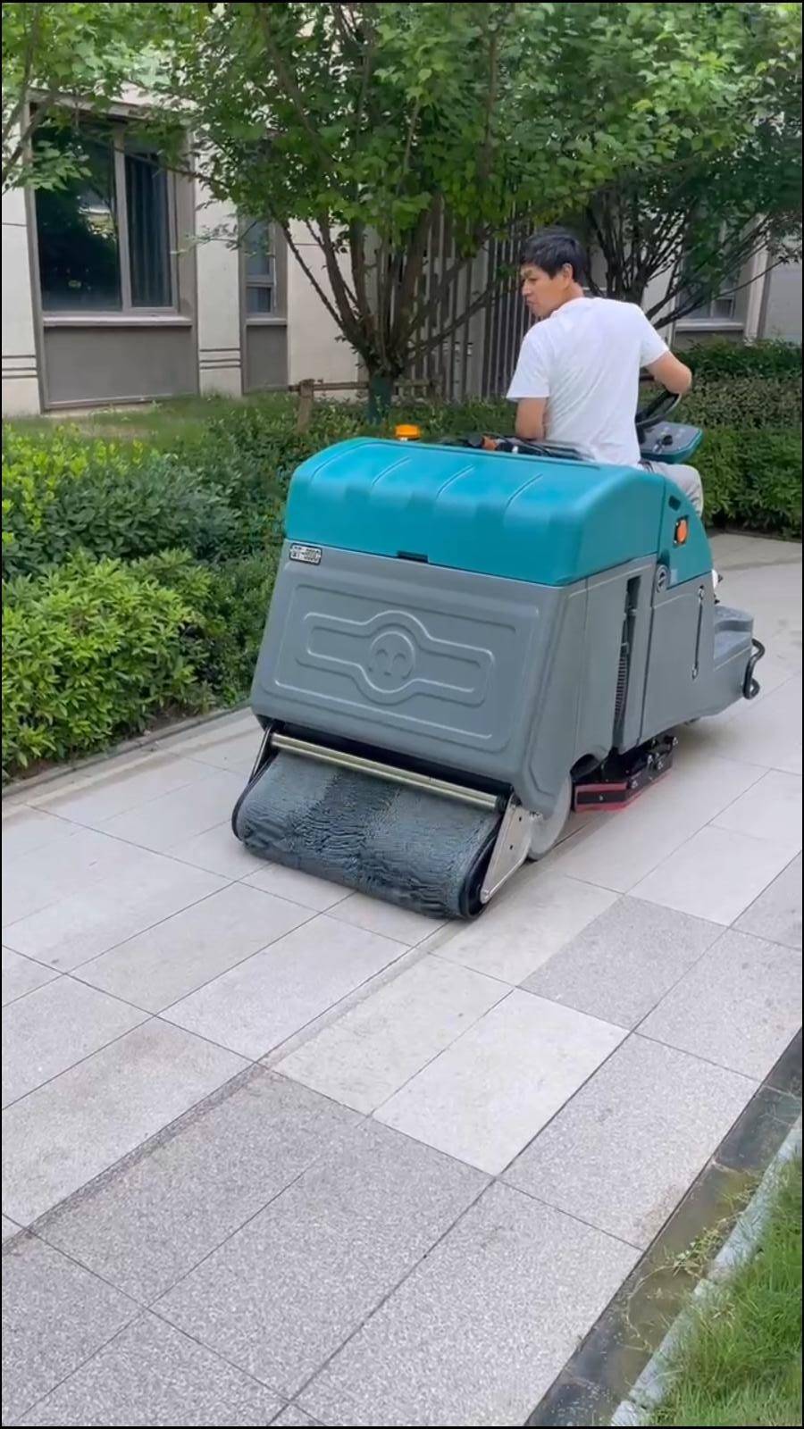 洗地不再累驾驶式洗地车让清洁变得如此优雅
