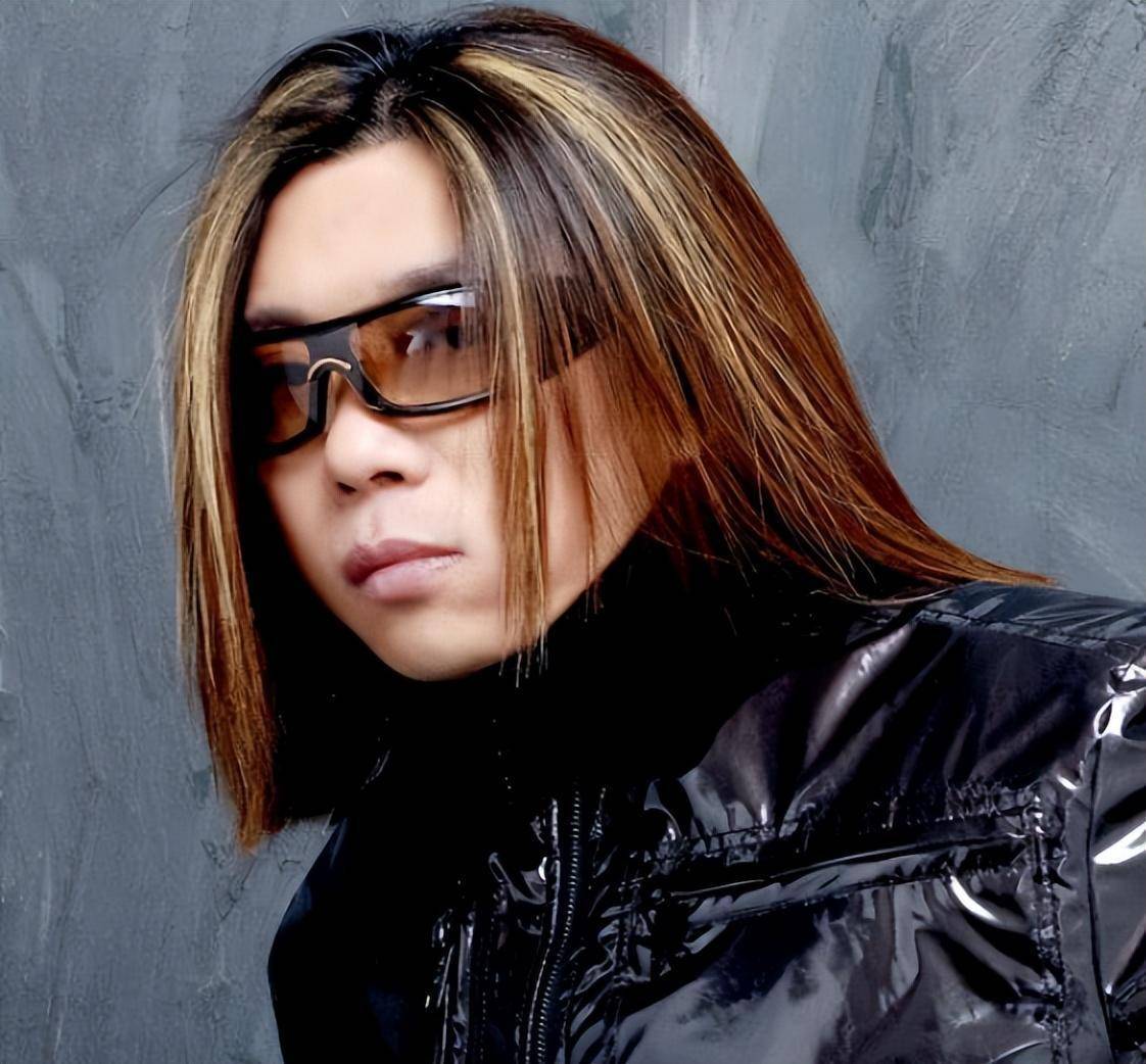 那会儿,郭峰被称为"音乐舞台上最亮眼的一弦明珠"