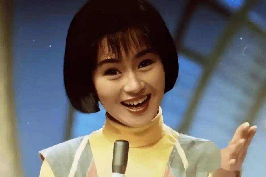 鞠萍58岁近照曝光:公众形象大反转,背后真相引热议!