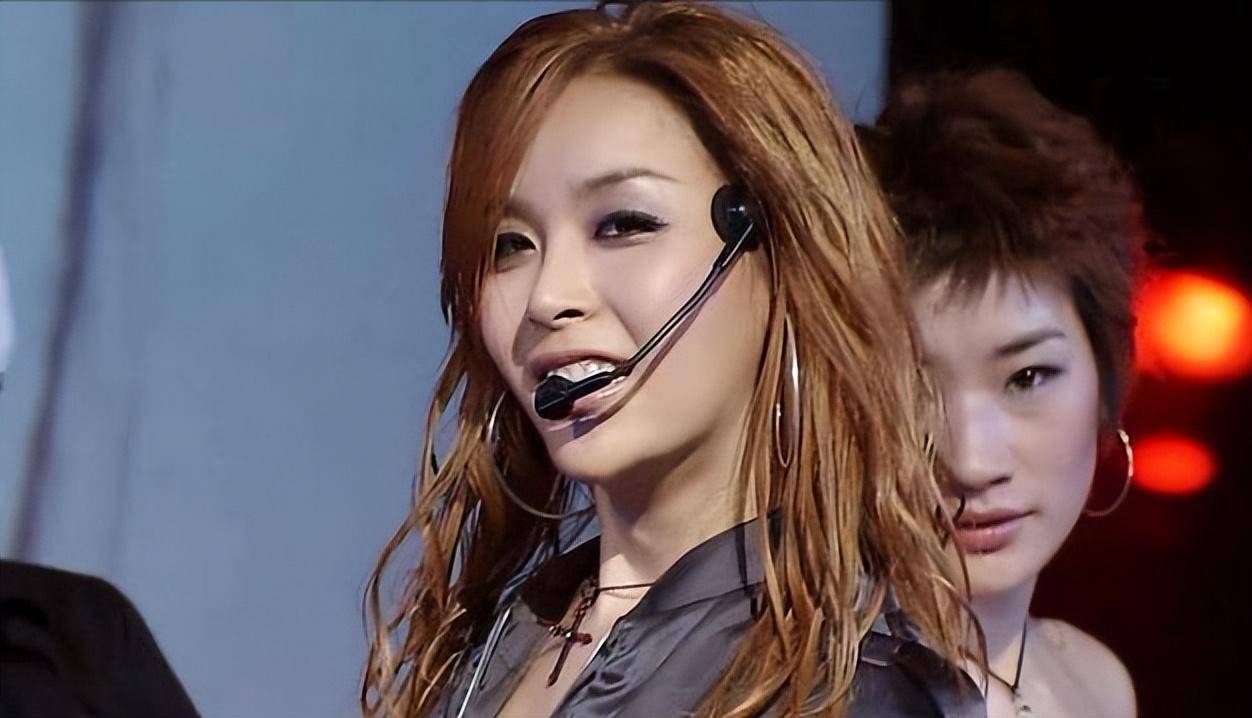 河莉秀演艺事业不仅在韩国发展,她还曾来到中国香港和台