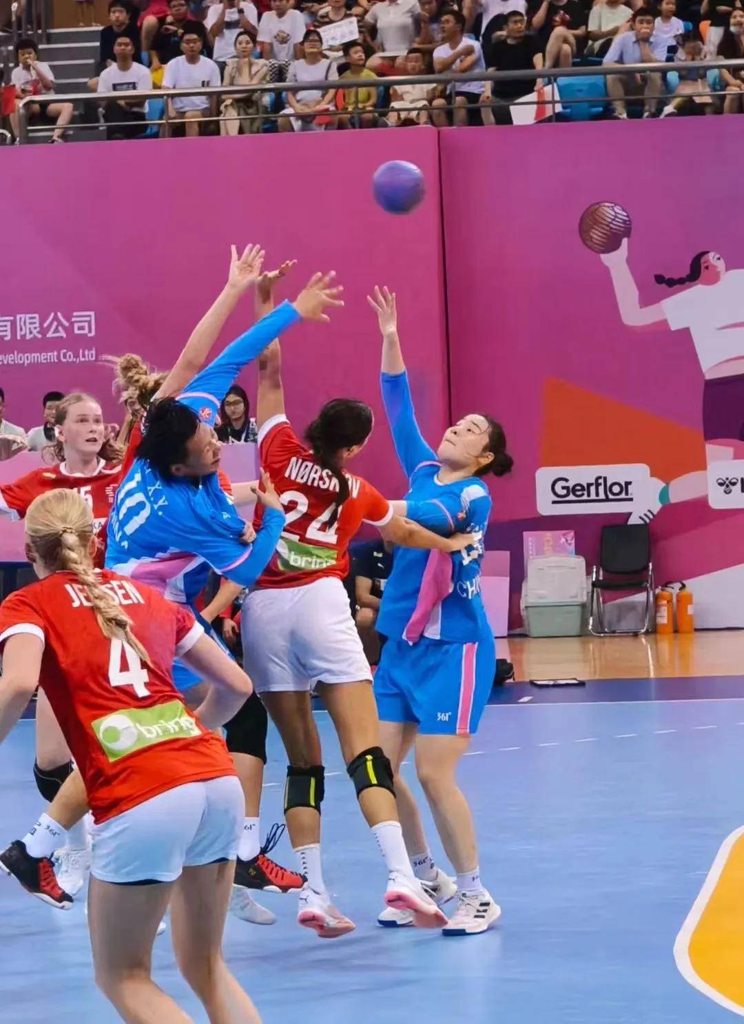 中国青年女手惜败丹麦队 创世青单场比赛现场观众最高记录