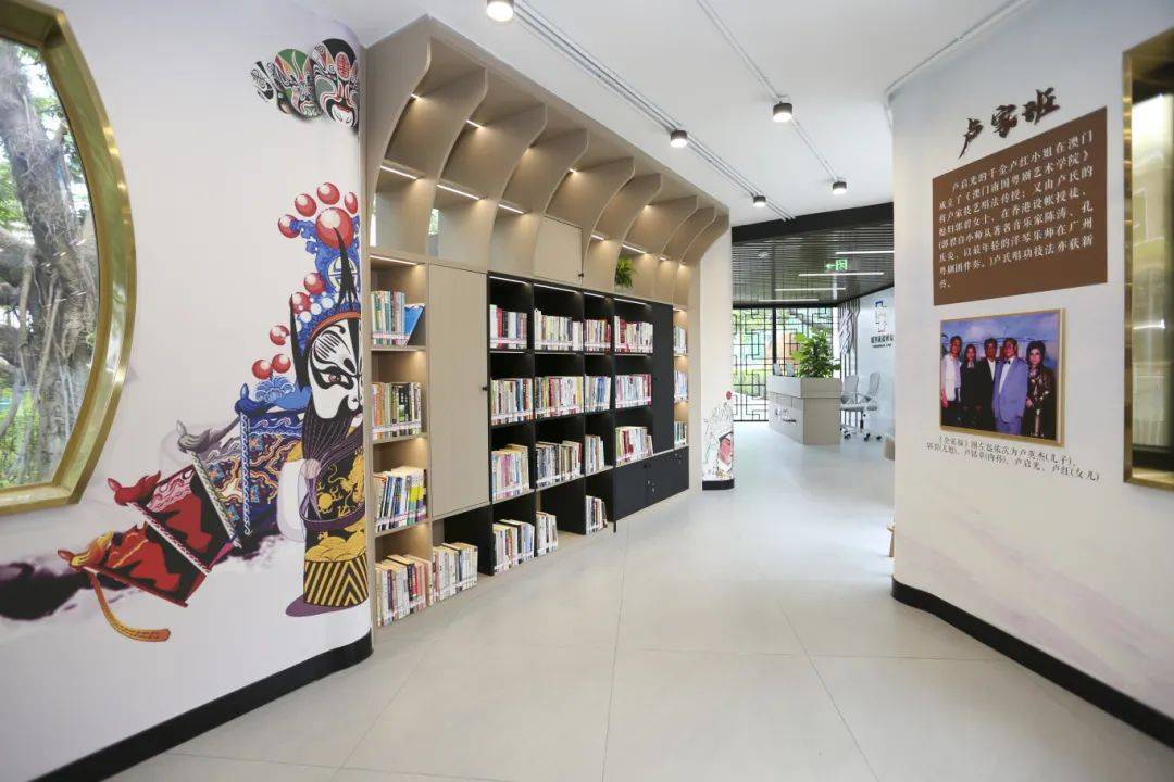 驿站结合本土历史名人卢启光的事迹进行整体设计,将粤剧大师卢启光