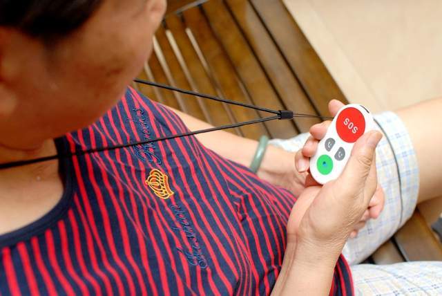 优得护养老陪伴机器人评测:用科技温暖,守护父母每一刻