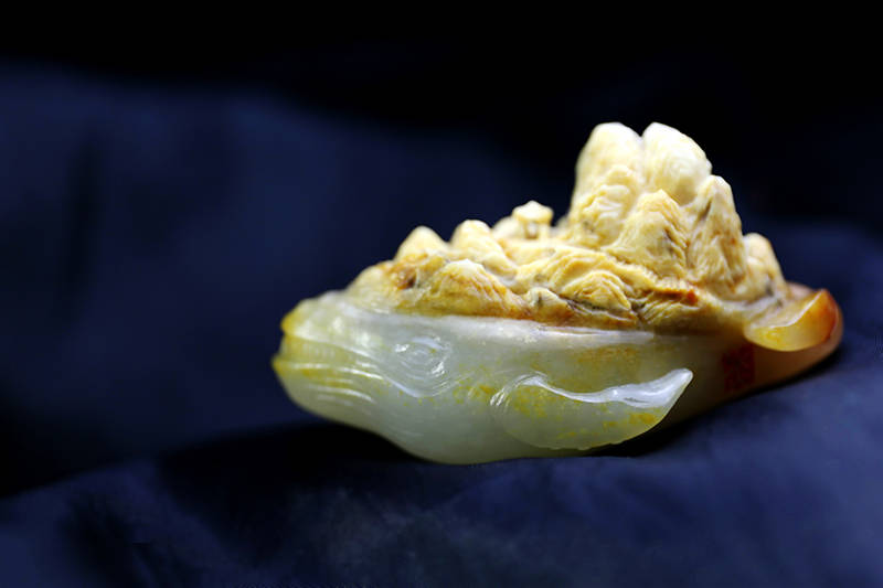 石头里劈出一块好玉,垃圾料瞬间暴涨10000倍!