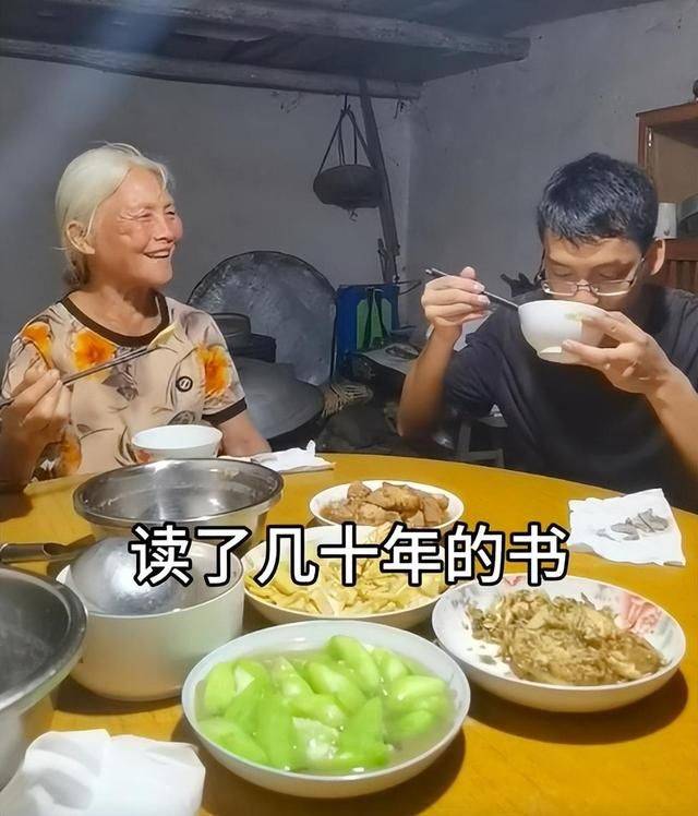 唐尚珺称没面办升学宴“读了几十年的书，年轻点都叫人喝喜酒了”-唐尚珺为什么退学