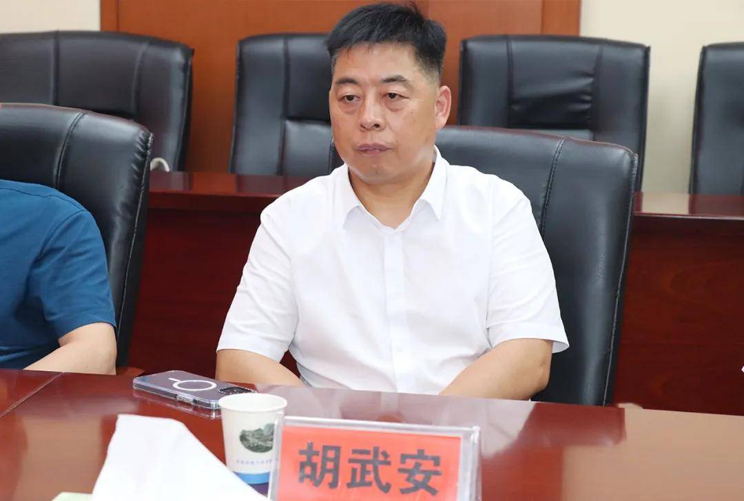 人民政府副县长莫超讲话安化县人大常委会主任陈飞燕参加活动活动伊始