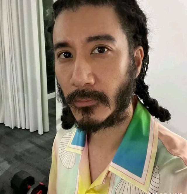 不留胡子不知道一留胡子吓一跳,这些男星一夜之间变白胡子老爷爷