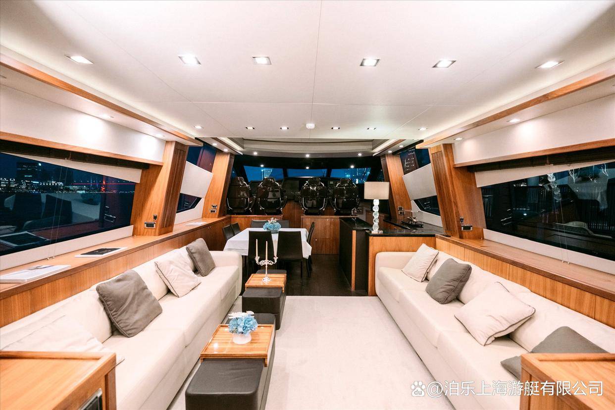黄浦江畔的璀璨时刻 - 上海游艇生日派对-泊乐上海游艇有限公司