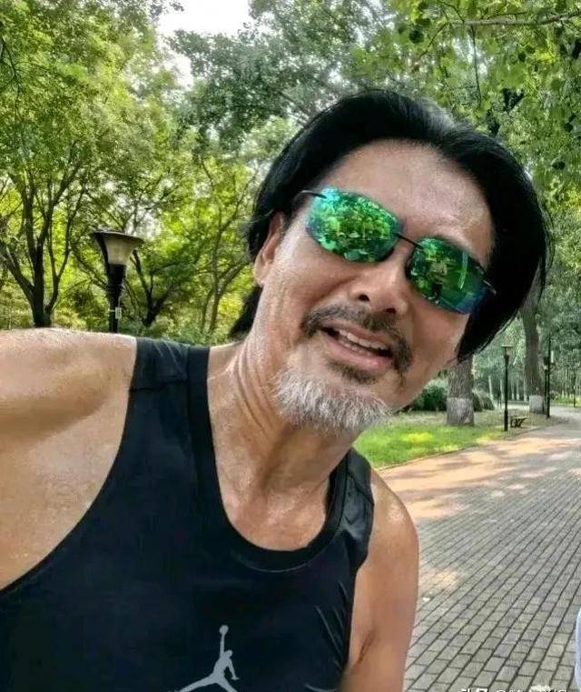 不留胡子不知道一留胡子吓一跳,这些男星一夜之间变白胡子老爷爷