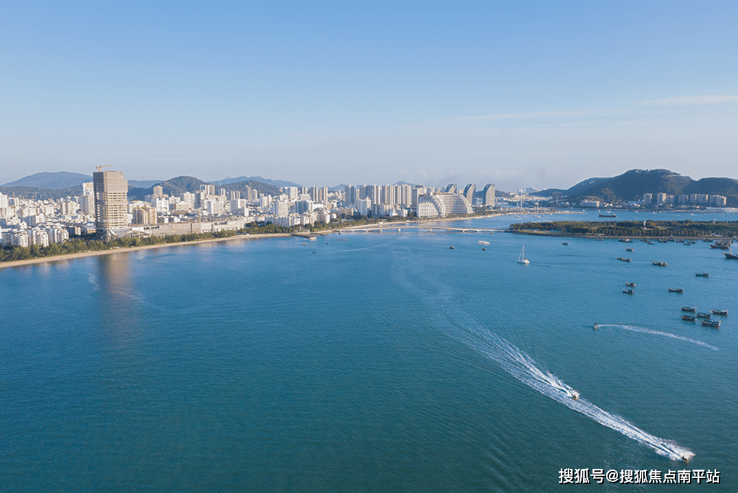 三亚湾蓝色海岸图片