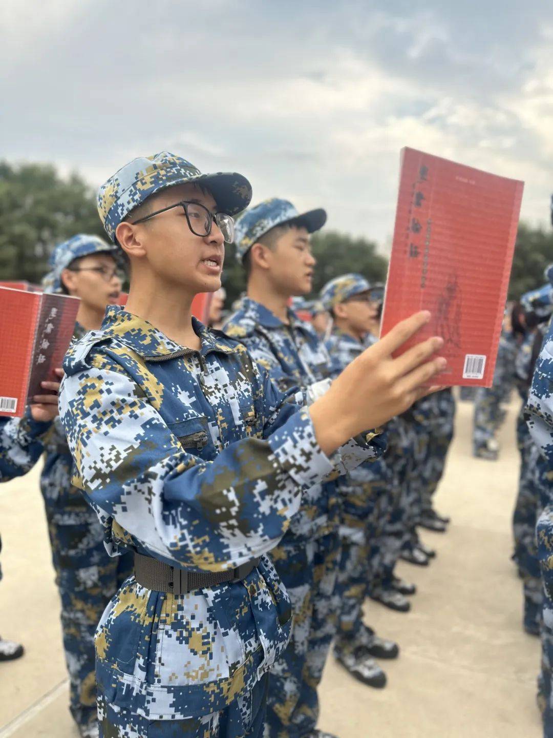 沙场展雄姿 学子竞风流