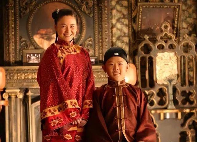 赵寅在侯祥的体贴和关爱下,体验到了婚姻的幸福.