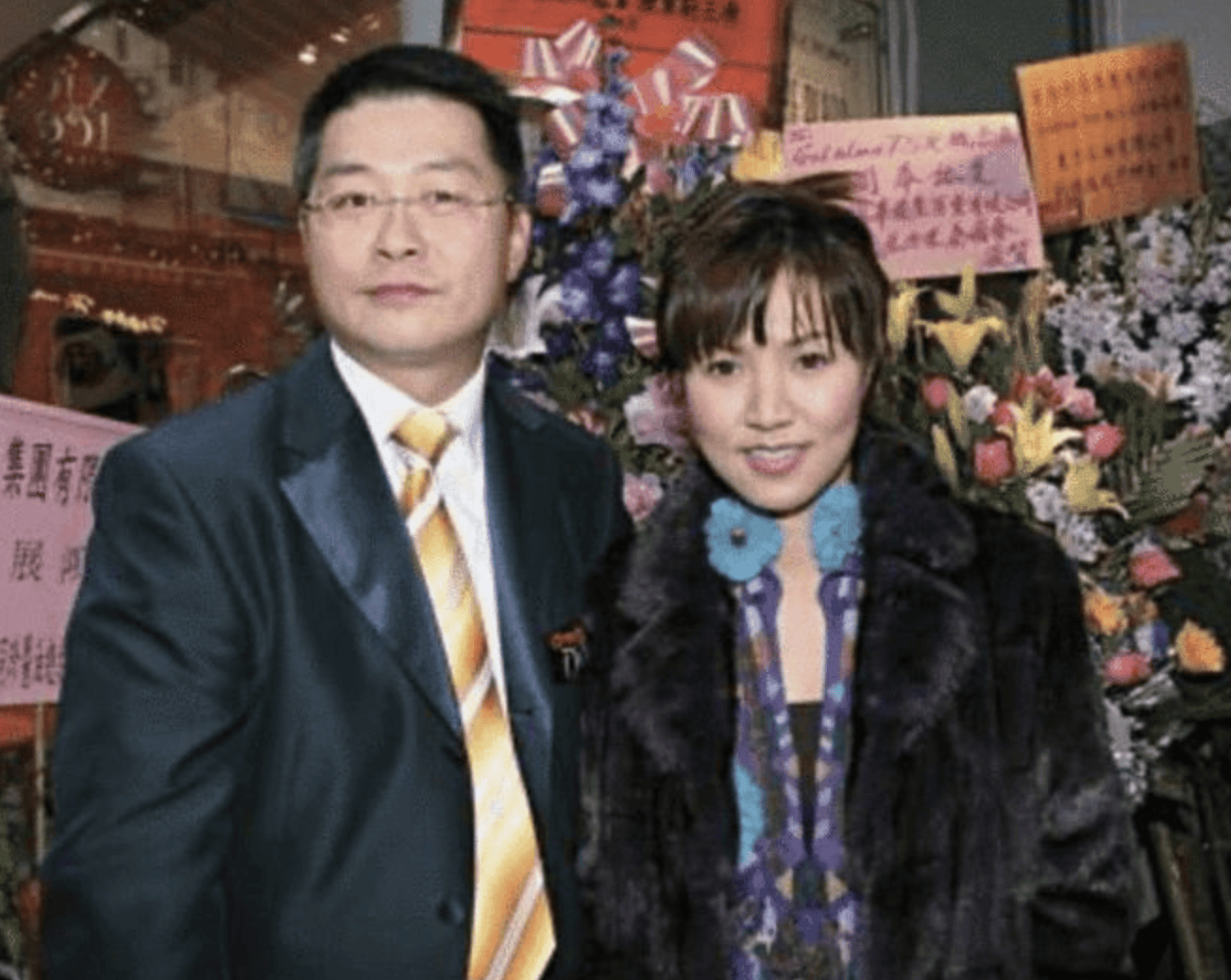黎瑞恩58岁前夫罕露脸,奖励奥运选手2800万,与潘展乐合照好和蔼