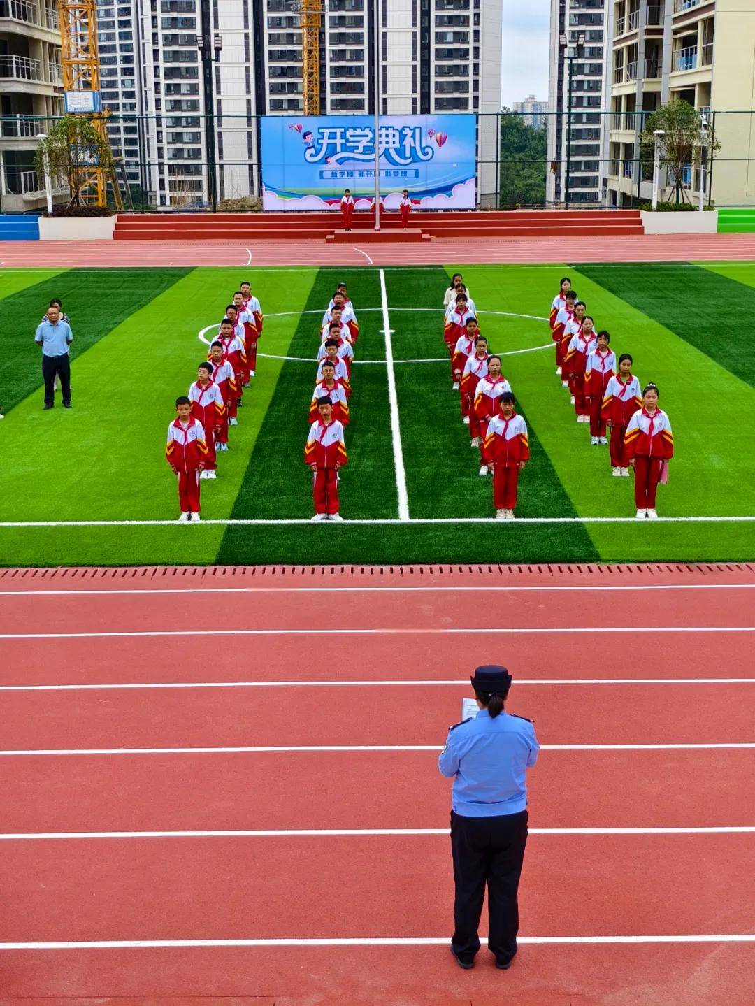 封闭式学校学费_封闭式学校费用_封闭学校一个学期的学费