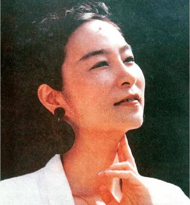 奚美娟,靠苦肉计博取大家同情,晚年却遭前夫曝光塌房_周野芒_节目