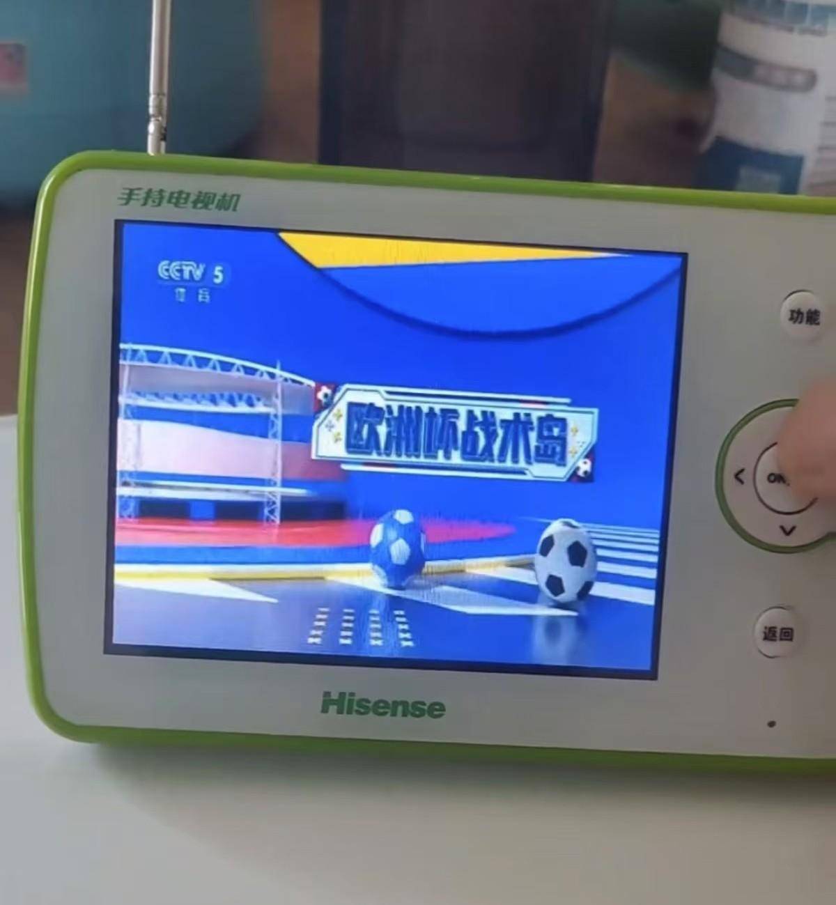 3.5寸屏幕的国产小电视,外观太像mp4,自带伸缩天线