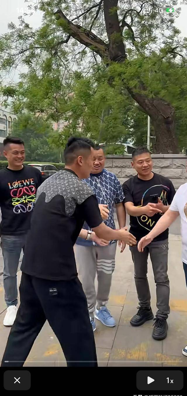 沛县二哥团队拜访京城霍总受高规格接待,网友:二哥属实高攀了_大佬