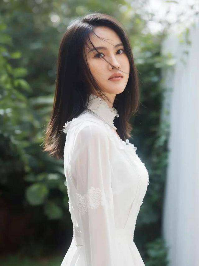 牛骏峰妻子图片