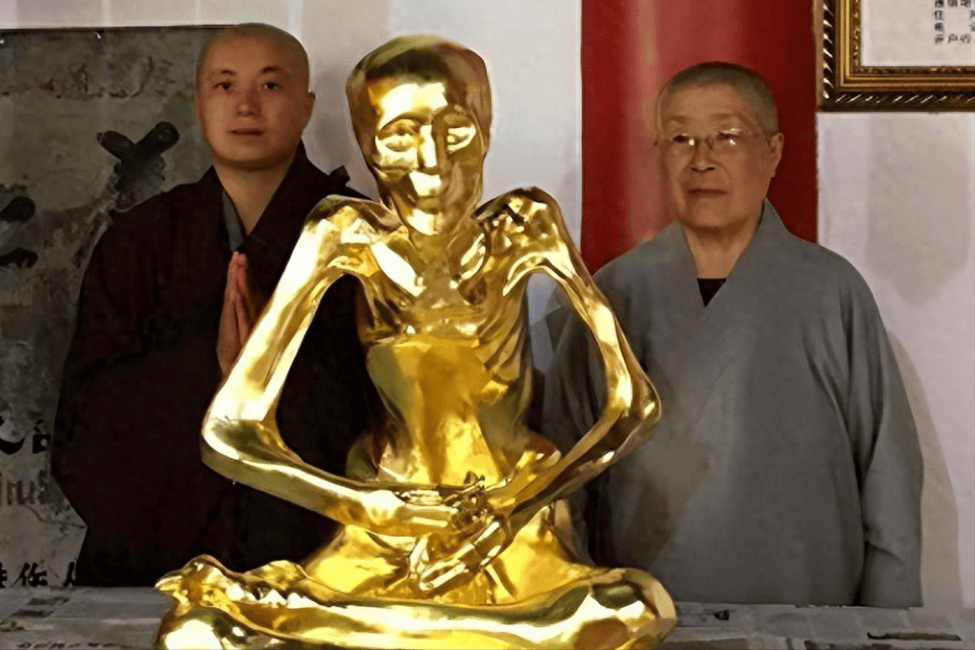 1995年,九华山一尼姑绝食7日圆寂,坐缸3年后开缸:女性
