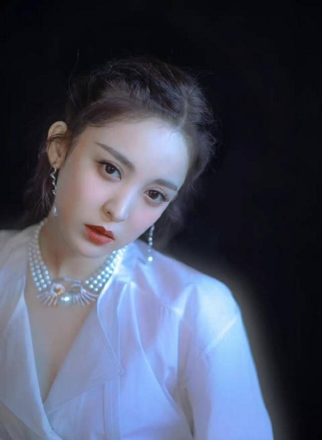 从18岁开始男人不断,人设崩塌私交混乱,风流玉女古力娜扎现形记