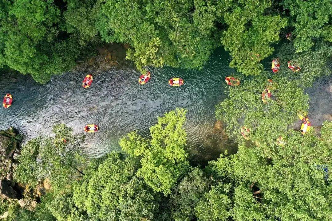 来贵州漂流一次，保守估计路上可捡三部手机。-贵州省哪里有漂流的地方