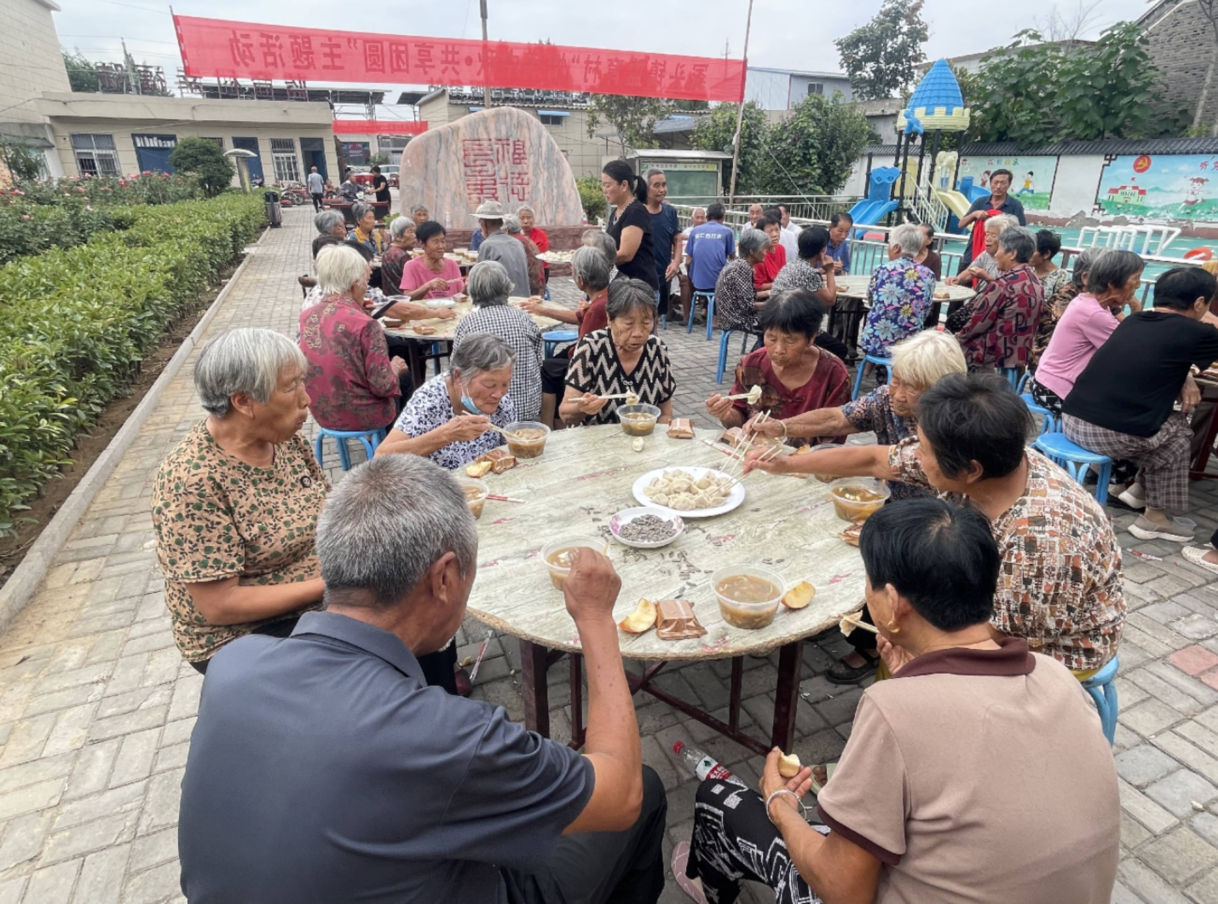 郏县冢头镇:幸福院里庆佳节 真情温暖老人心