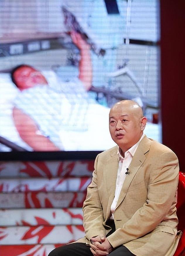 这位在《甲方乙方》里让我们笑到肚子疼的喜剧天才,最后却给了我们一