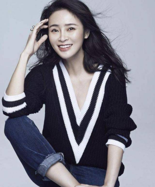 40岁的知名演员于明加自食恶果,终于为自己的整容付出了惨重代价