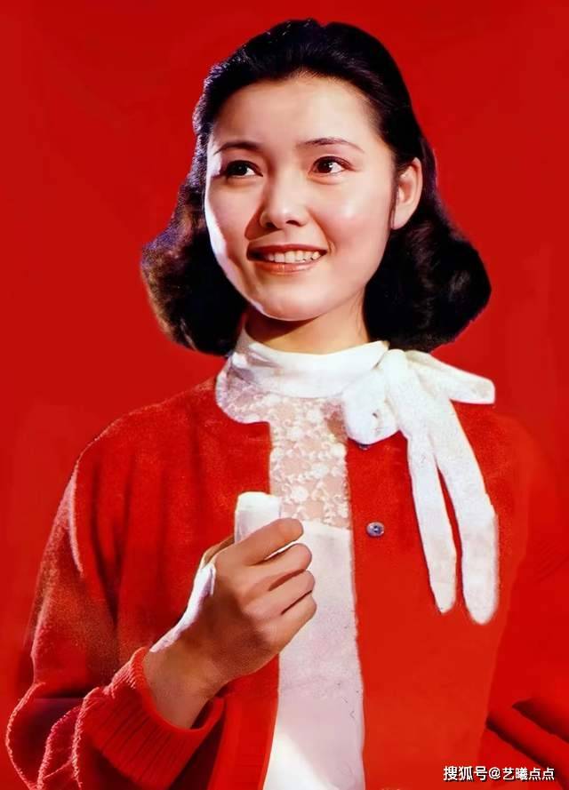 姜黎黎十张罕见的高清照片,见证当年银幕上"红牡丹"的娇美容颜