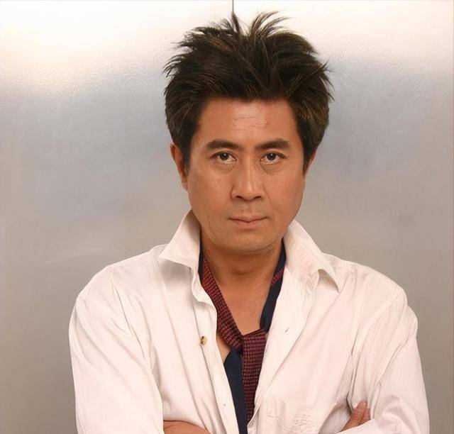 演员郭凯敏:与相伴6年张芝华离婚后,转身娶尤勇前妻,终获幸福