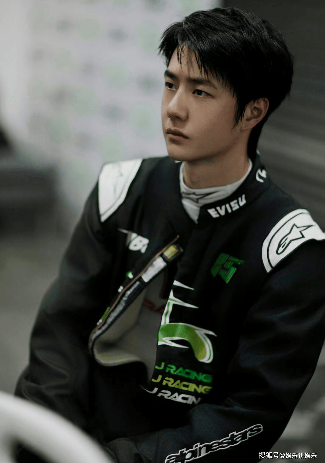 王一博雨中竞速 速度与激情的完美融合！