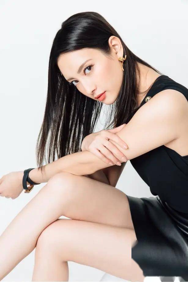日本第一美腿菜菜绪写真展现饱满身材,这谁能抵挡她的魅力?