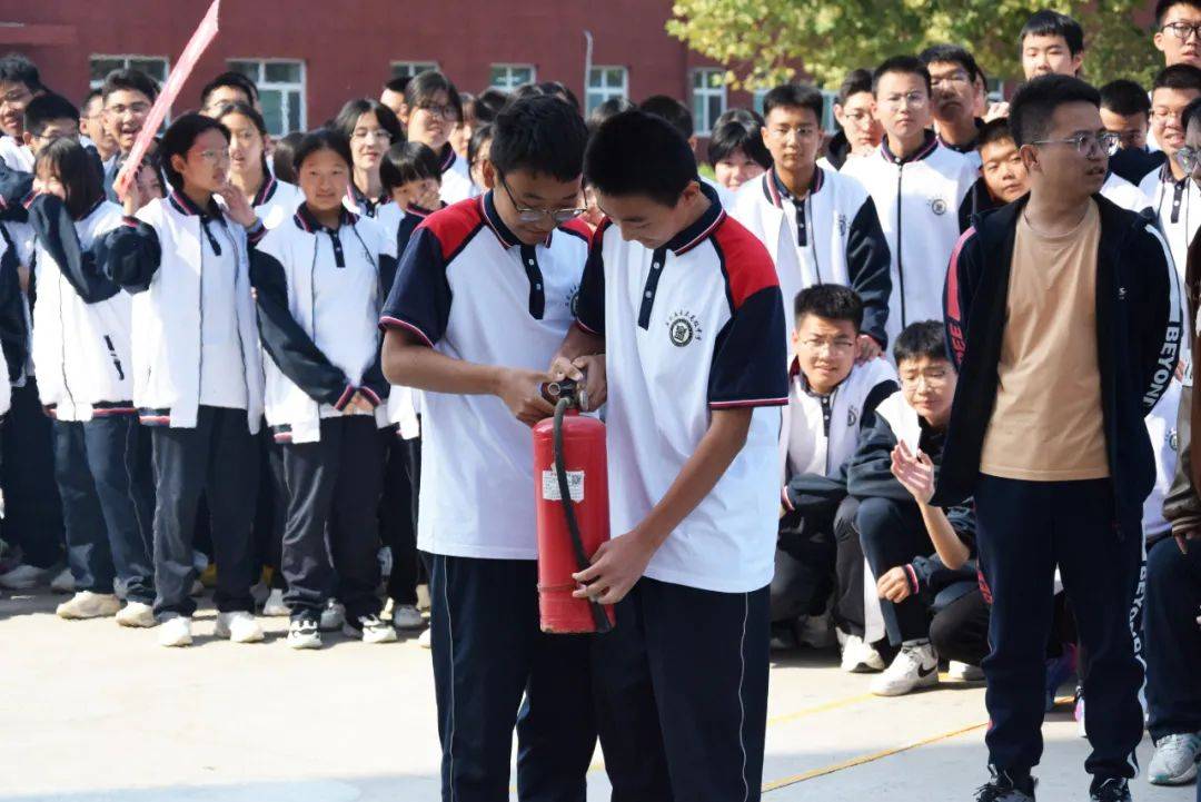 消防演练筑防线 安全相伴护校园——自立中学秋季消防疏散演练