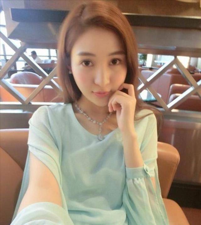 网红郭美美奢靡依旧,和金主男友世界游,网友:这种女人还有人要_王军