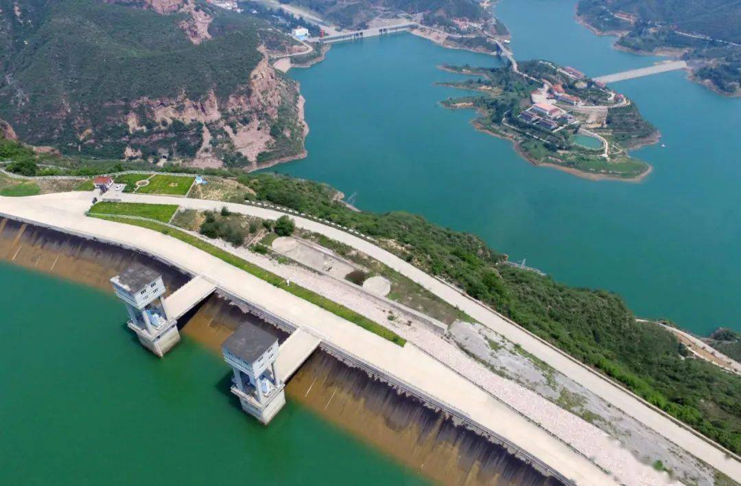 石家庄井陉洛阳村,绵蔓河边美丽的鹅卵石,但是却是垃圾众多?