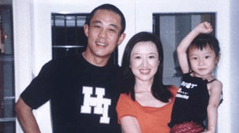 侯勇与沈蓉离婚14年后,一个50岁再娶娇妻迎来巅峰,一个无人问津