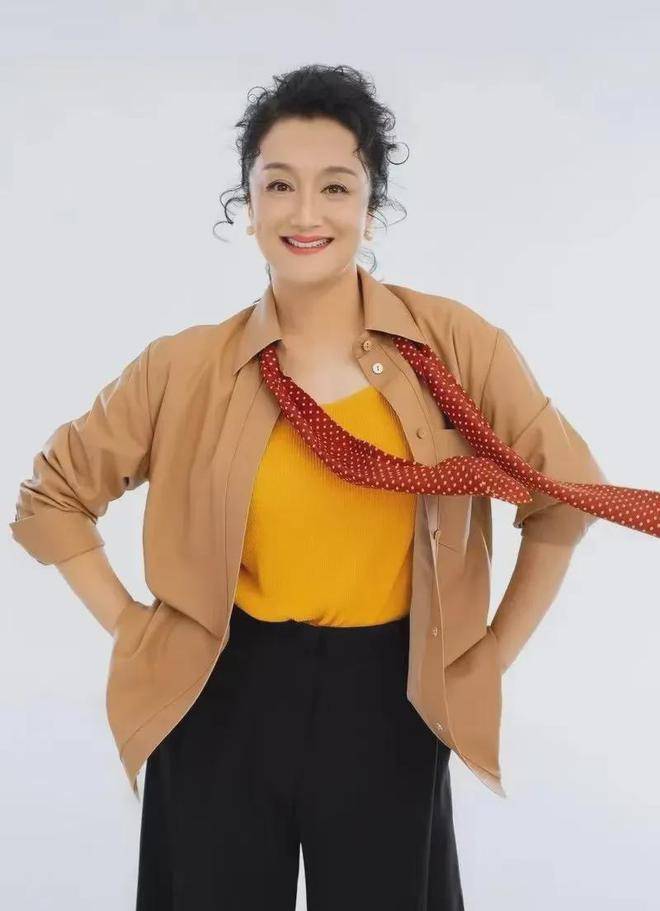 63岁无儿无女,退休金2500别墅被拍卖,演员杨昆现状让人心酸!