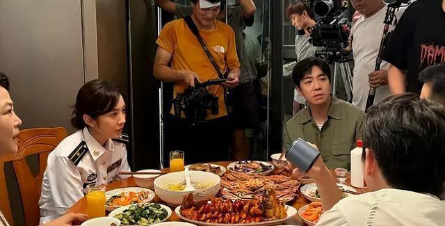 所以之前网上说的俞灏明2021年就已经和这个女孩恋爱的事情就是假的了