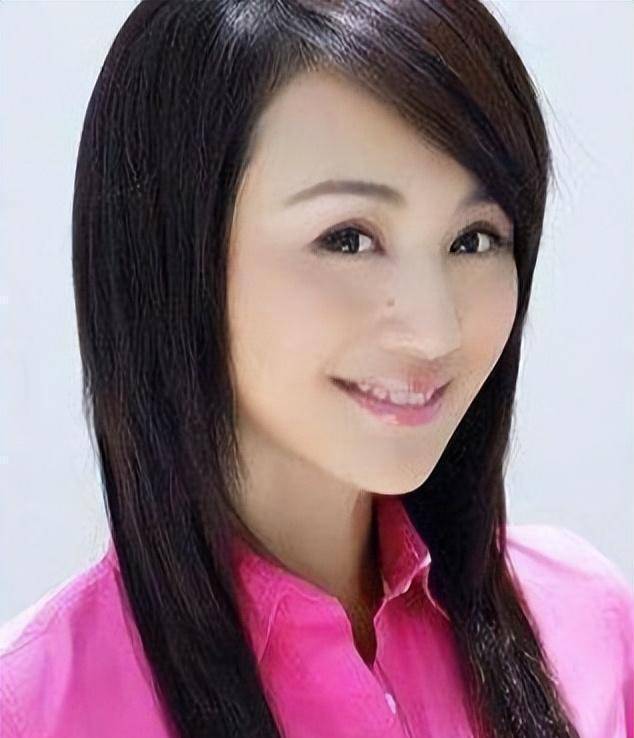 每次看到曹颖和其他男演员聊得火热,王斑心里那个醋劲儿啊,简直是酸爆