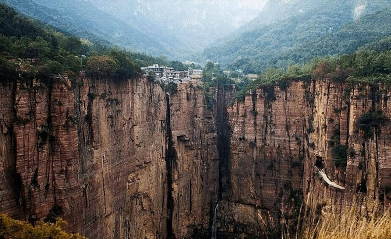 中国最“隐秘”的村庄，拥有最震撼的美景，出门需爬2000级台阶 