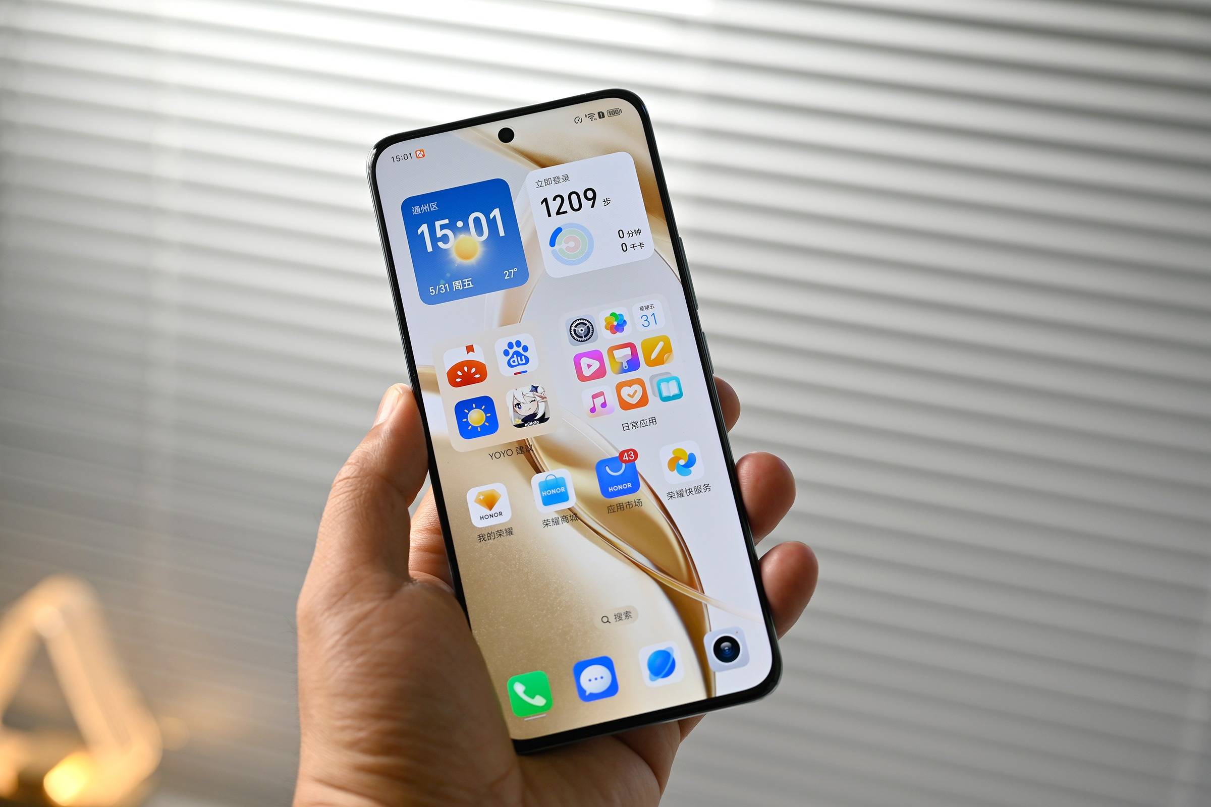 其还有5200mah电池,也提供了不错的续航能力,虽然和现在的6000mah电池