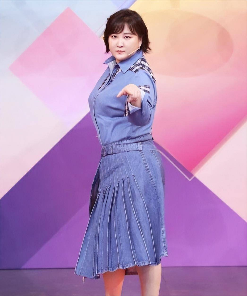 贾玲体重严重反弹?米兰时装周这一夜,戳穿她所有体面,徐峥说对了