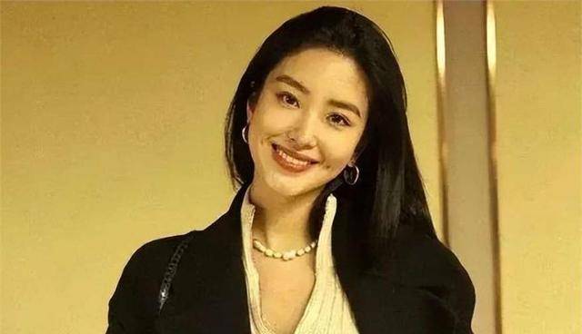 杨采钰:从刘亦菲手中撬走男人,嫁大30岁金主,她图的是什么?